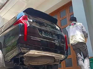 KPK Geledah Rumah Bupati Probolinggo Puput Tantriana KPK Geledah Rumah Bupati Probolinggo Puput Tantriana