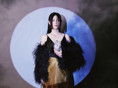 Lee Young Ae Dalam Pemotretan Dazed, Tetap Glowing di Usia 50 Tahun!