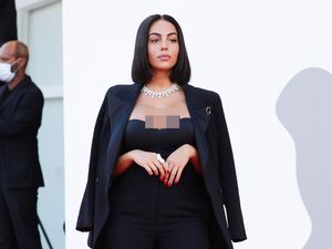 Georgina Rodriguez Tiba di Inggris, Begini Sambutan Khusus dari Manchester United Georgina Rodriguez Tiba di Inggris, Begini Sambutan Khusus dari Manchester United