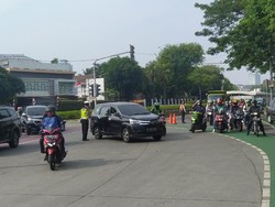 Tilang Berlaku, Masih Ada Mobil Pelat Ganjil yang Coba Masuk Gage Sudirman