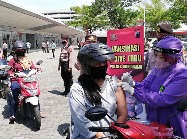 Polres Sukoharjo Genjot Vaksinasi COVID-19 Drive Thru