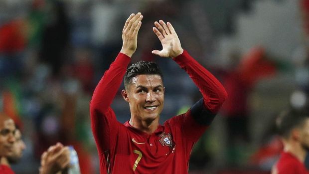 Soccer Football - World Cup - UEFA Qualifiers - Group A - Portugal v Republic of Ireland - Estadio Algarve, Almancil, Portugal - September 1, 2021 Portugal's Cristiano Ronaldo celebrates after the match REUTERS/Pedro Nunes