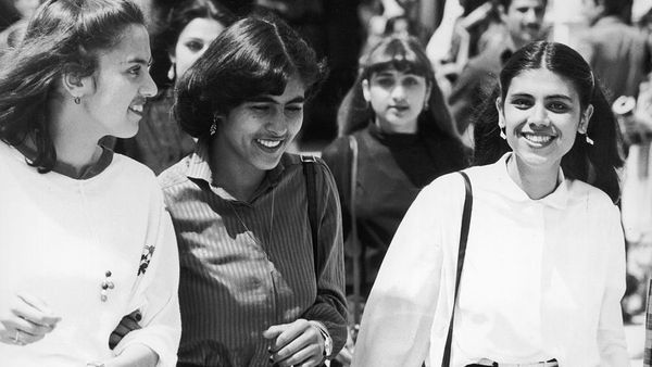 Potret Kehidupan Wanita Afghanistan Sebelum Dikuasai Taliban