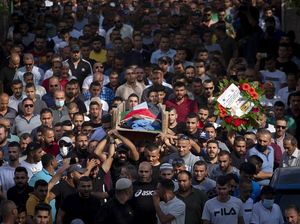 Warga Palestina Iringi Pemakaman Pria yang Ditembak Tentara Israel