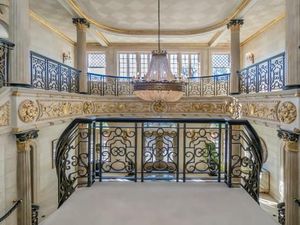 Fakta-fakta Sultan Jual Istananya Gara-gara Gagal Bayar Utang