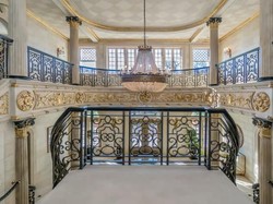 Fakta-fakta Sultan Jual Istananya Gara-gara Gagal Bayar Utang