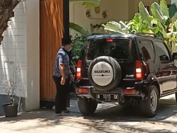 Mobil Keluaran Terbaru Dikeluarkan Saat KPK Geledah Rumah Bupati Probolinggo