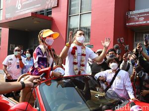 Saipul Jamil Tancap Gas Mandi ke Laut Usai Bebas dari Penjara