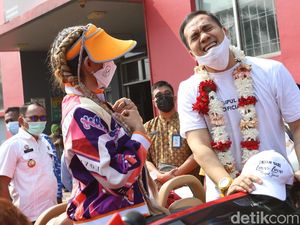 Momen Saipul Jamil Pulang Kampung hingga Berenang di Pantai Anyer