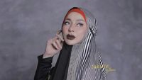 8 Gaya Terbaru Sarah Vi Pakai Hijab Matching dengan Lipstik, Bikin Pangling