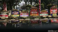 Sindir Anies, Karangan Bunga Banjiri DPRD DKI
