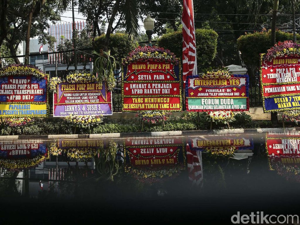 Sindir Anies, Karangan Bunga Banjiri DPRD DKI Sindir Anies, Karangan Bunga Banjiri DPRD DKI