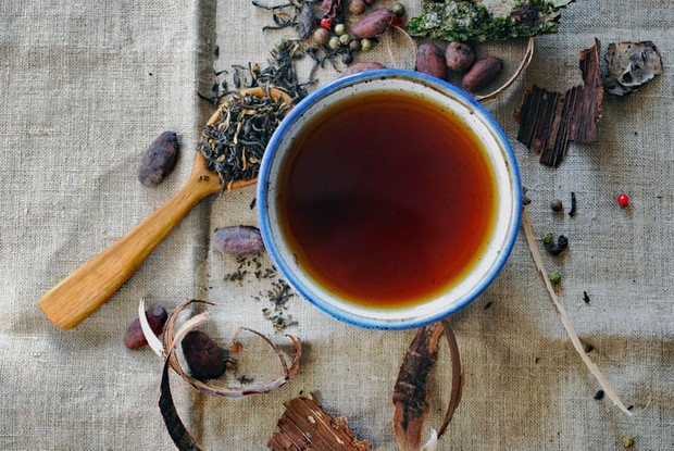 Teh Rooibos/Sumber: Unsplash.com Teh rooibos adalah teh herbal merah yang berasal dari Afrika Selatan dan tidak mengandung kafein.
