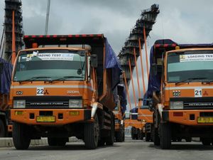 Wow! Jembatan Sei Alalak Gendong 32 Truk Jumbo