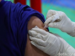 Kasus COVID-19 RI Naik, Masuk Mal Wajib Vaksin Booster Nih?