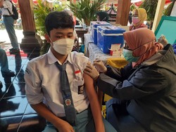 Mau Vaksin Sinovac-AstraZeneca Gratis, Cek Jadwal dan Lokasinya di Surabaya