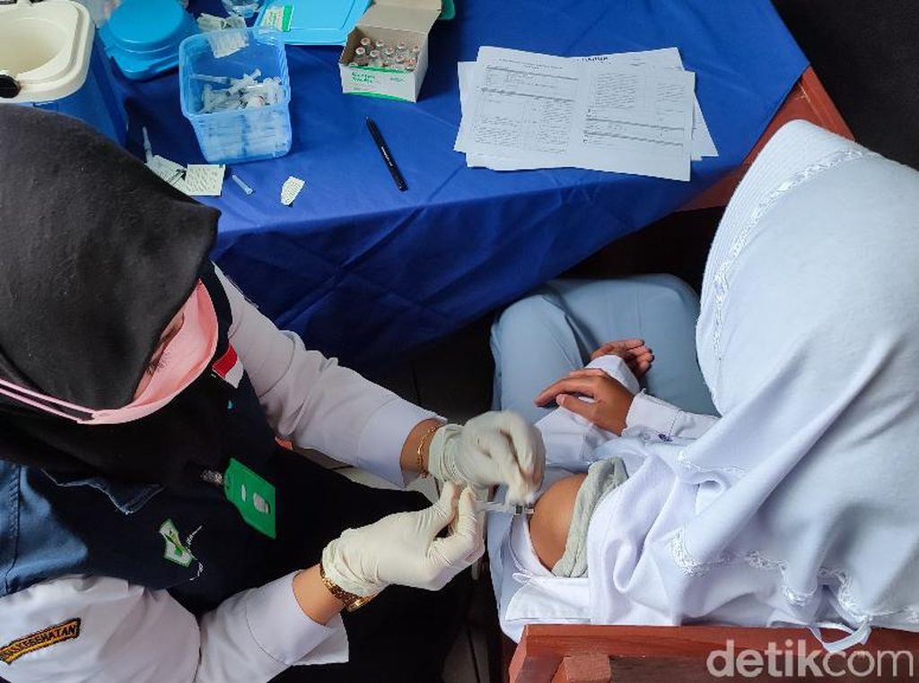 Gelar PTM, Sekolah di Ciamis Gencar Vaksinasi Siswa Gelar PTM, Sekolah di Ciamis Gencar Vaksinasi Siswa