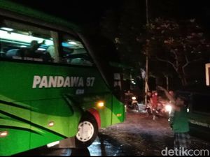 17 Tersangka yang Suap Bupati Probolinggo Dibawa ke Jakarta 17 Tersangka yang Suap Bupati Probolinggo Dibawa ke Jakarta