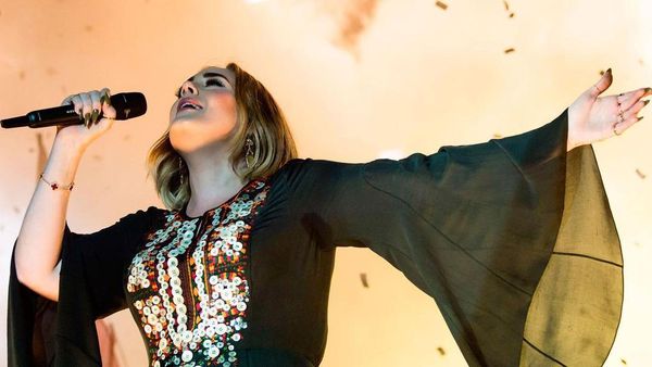 Adele Bakal Rilis Karya Baru, Lihat Lagi Aksinya di Panggung!