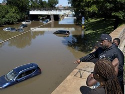 800 Penumpang Kereta Bawah Tanah New York Terjebak Banjir Akibat Badai Ida