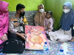 Bahagia Gadis Disabilitas Jago Gambar di Sukabumi Miliki Alat Lukis