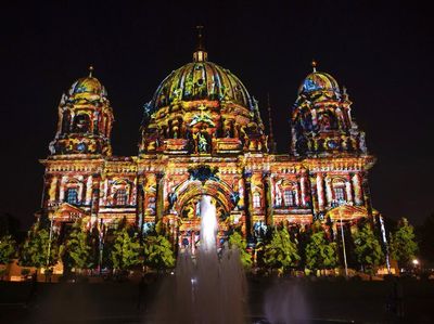 Kemilau Landmark di Berlin Bermandikan Cahaya