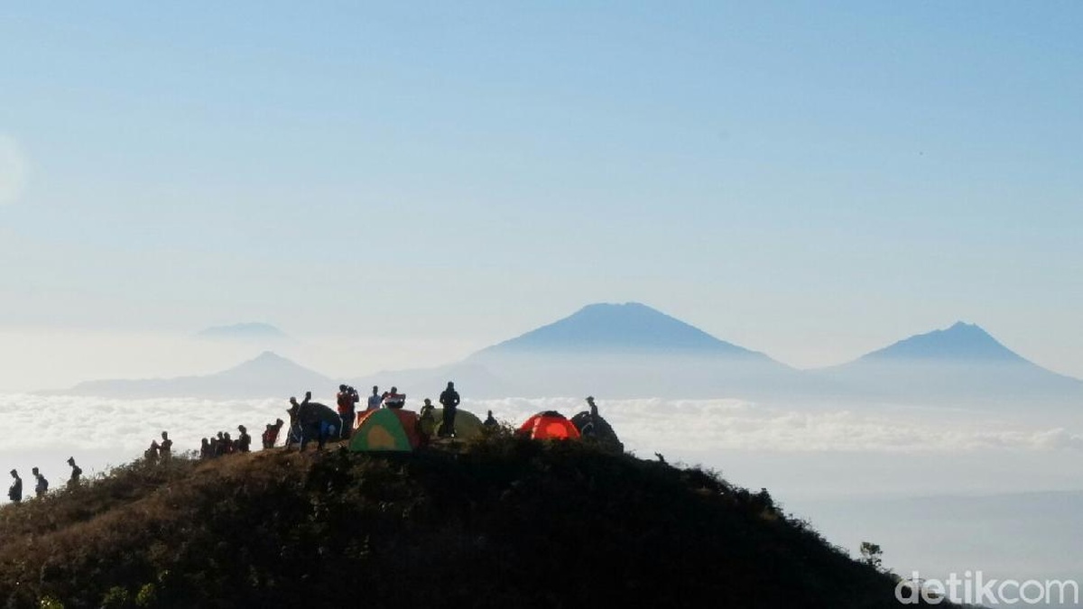 Viral Sejoli Pendaki Mesum di Gunung Prau, Basecamp Beri Klarifikasi