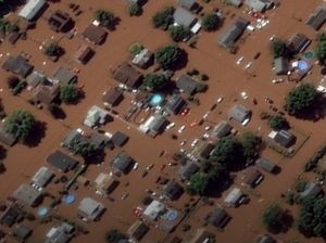 Horornya Before-After AS Diterjang Badai Ida Via Satelit
