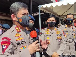 Persiapan PTM, 1.100 Santri-Pelajar Ikut Vaksinasi di Polda Sulsel