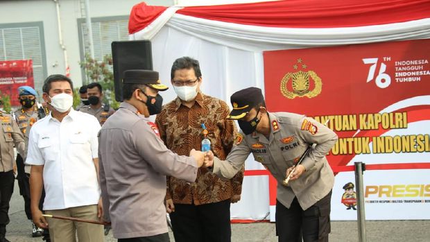 Kapolri Jenderal Listyo Sigit Prabowo meluncurkan iso tank