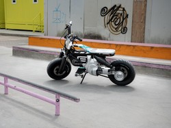 Si Mungil BMW Konsep Mini Bike Listrik CE 02 yang Bikin Gemes