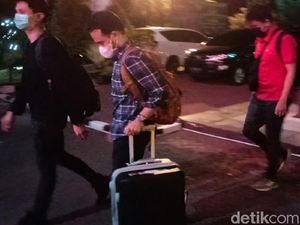 KPK Geledah Rumah Kepala Dinas LH Probolinggo KPK Geledah Rumah Kepala Dinas LH Probolinggo