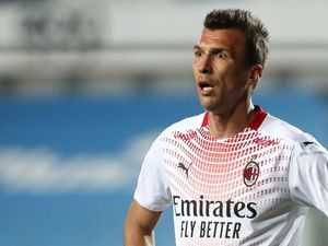 Mario Mandzukic Gantung Sepatu