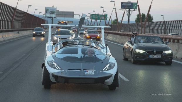 Mobil terbang bernama AirCar dari Klein Vision.