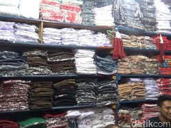 PTM Dimulai, Pedagang Seragam Sekolah di Pandeglang Kebanjiran Orderan