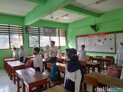 Suasana Belajar Tatap Muka di SDN 7 Kenari Jakpus, 1 Kelas Diisi 15 Siswa