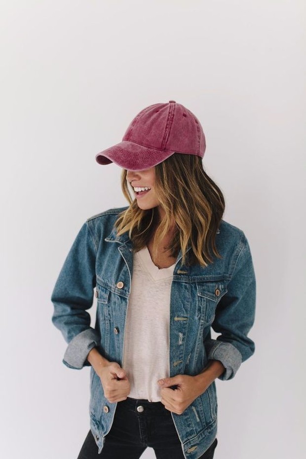 Trend outfit ala genderless ada baseball caps.