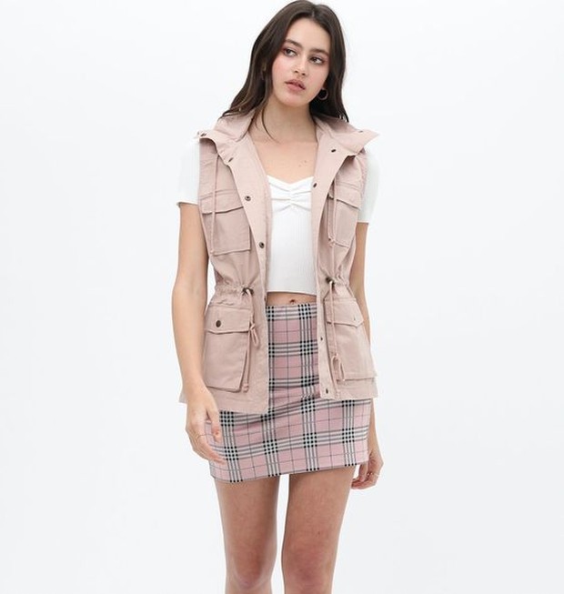 Trend outfit ala genderless ada utilitarian vests