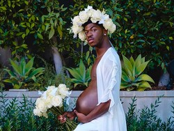 Bikin Heboh, Rapper Lil Nas X Pamer Perut Hamil