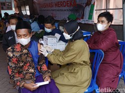 Dibantu Relawan, 3.200 Warga Banyuwangi Divaksin Dalam 5 Jam di 2 Titik