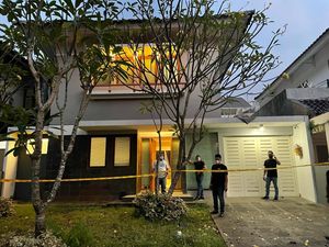 Labfor Polri Olah TKP Pabrik Sabu di Perumahan Elite Karawaci Labfor Polri Olah TKP Pabrik Sabu di Perumahan Elite Karawaci