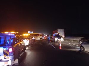 8 Kendaraan Kecelakaan Beruntun di Tol Japek, 4 Orang Luka-luka
