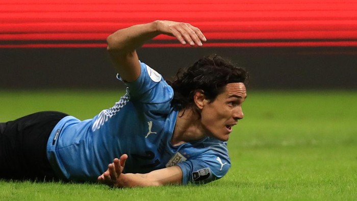 BRASILIA, BRAZIL - JULY 03: Edinson Cavani of Uruguay reacts during a quarter-final match of Copa America Brazil 2021 between Colombia and Uruguay at Mane Garrincha Stadium on July 03, 2021 in Brasilia, Brazil. (Photo by Buda Mendes/Getty Images)