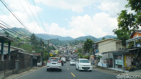 Potret Hari Kedua Penerapan Ganjil Genap di Puncak