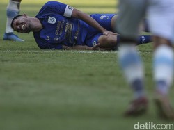Jual beli serangan kembali tersaji pada babak kedua. Baik PSIS maupun Persela bergantian melakukan serangan-serangan untuk mencari gol pembuka.