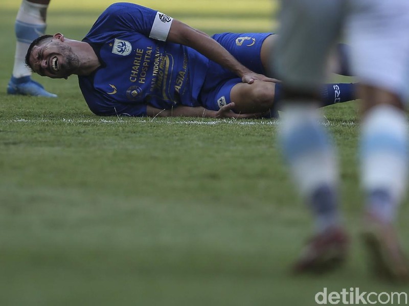 Pemain PSIS Riyan Ardiansyah melakukan selebrasi usai membobol gawang Persela di Stadion Wibawa Mukti, Cikarang, Sabtu (4/9/2021). Gol di perpanjangan waktu membawa PSIS pulang dengan tiga poin.