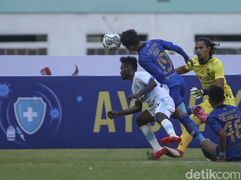 Pemain PSIS Riyan Ardiansyah melakukan selebrasi usai membobol gawang Persela di Stadion Wibawa Mukti, Cikarang, Sabtu (4/9/2021). Gol di perpanjangan waktu membawa PSIS pulang dengan tiga poin.