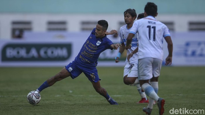 Gol Dramatis, PSIS Menang 1-0 Dari Persela Pemain PSIS Riyan Ardiansyah melakukan selebrasi usai membobol gawang Persela di Stadion Wibawa Mukti, Cikarang, Sabtu (4/9/2021). Gol di perpanjangan waktu membawa PSIS pulang dengan tiga poin.