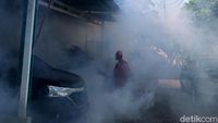 Hindari Demam Berdarah, Warga di Bekasi Sewa Jasa Pengasapan
