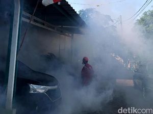 Hindari Demam Berdarah, Warga di Bekasi Sewa Jasa Pengasapan